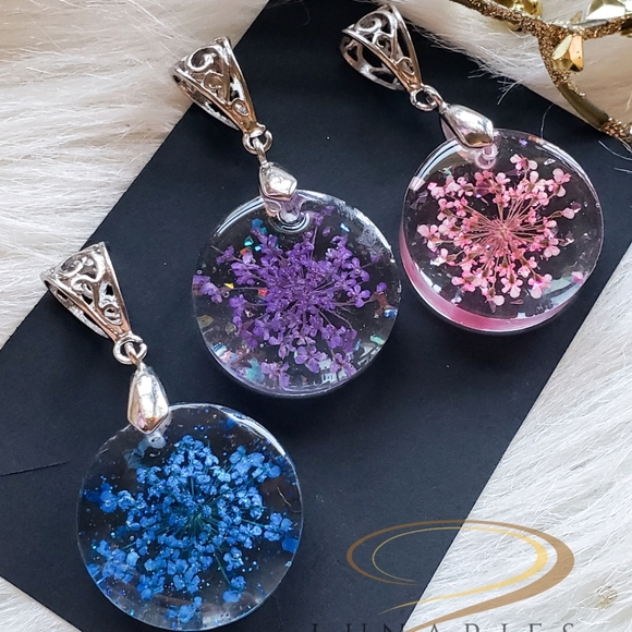 Flower Pendant, Necklace, Resin and Dried Flowers, Handmade - Picture 3 of 6